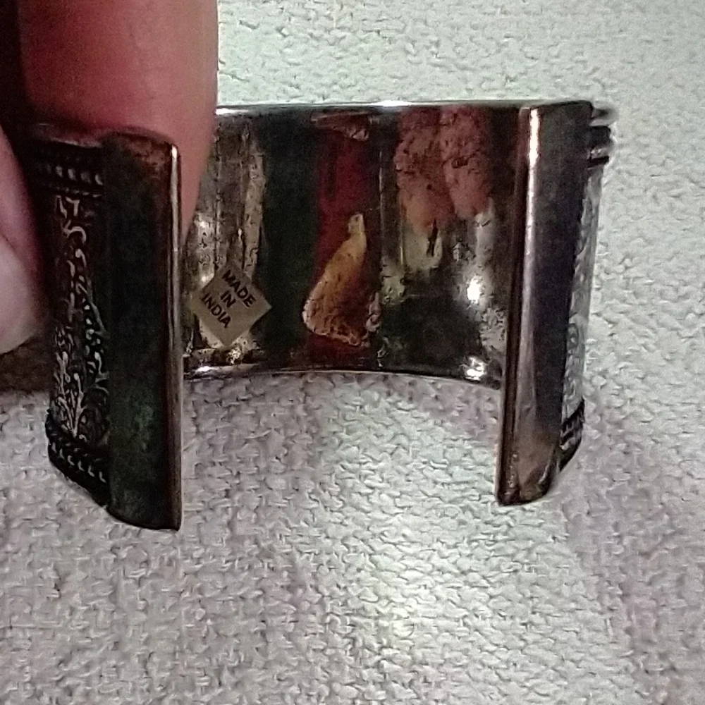 Large wide textured decorative floral flower 💐🌹 silvertone cuff bracelet